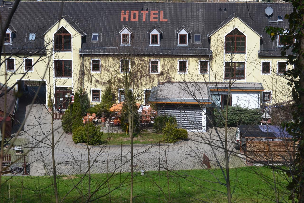 Elegant-Hotel Zur Burg Posterstein Exterior foto